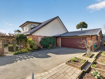 A Desirable Lifestyle in a Superior Location
