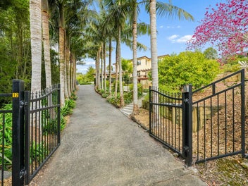 1945sqm : Pure Space and Privacy