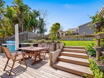 Sunshine & Space to Play, Steps from the Bay