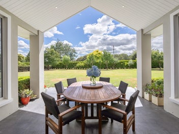 Your next chapter: Country living on town boundary