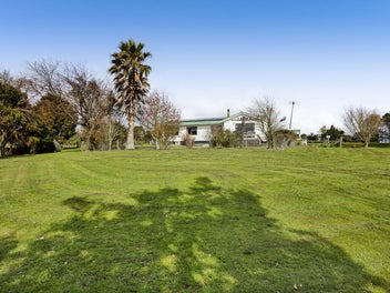 Space, Sheds and Stunning Views