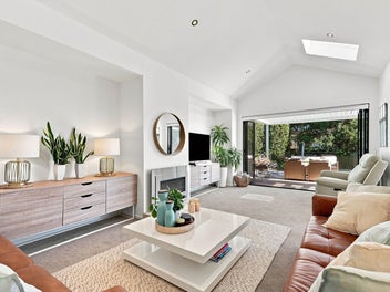 Castor Bay - Freehold & Fabulous
