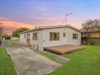 Renovated, Single Level on 818m2