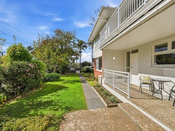 Unbeatable Location - DGZ - Brick & Weatherboard!