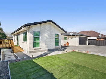 HOME & INCOME POTENTIAL - URGENT SALE!