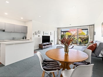 Private Living, Steps From The Waterfront