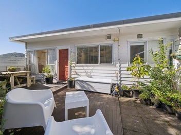 Sunny, Easy-Care 2 brm Living
