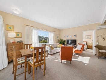 Sunny, Easy-Care 2 brm Living
