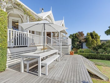 CHARM IN PRIME INNER CITY LOCATION
