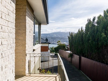 Well positioned with sun, space and outlooks
