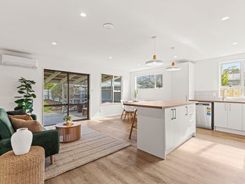 Dual Key or Large Family Living!