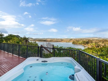 Coastal Haven, Sweeping Views