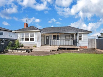 Unlock the Potential - A Rare Howick Opportunity