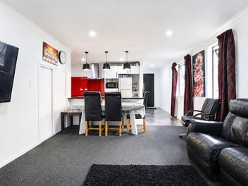 Modern 4-Bedroom Family Home Near Waikato Hospital