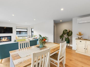 Smart, Stylish & Solar-Powered in Lake Hawea