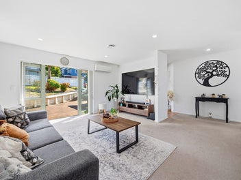 Family-Friendly Glenfield Living!
