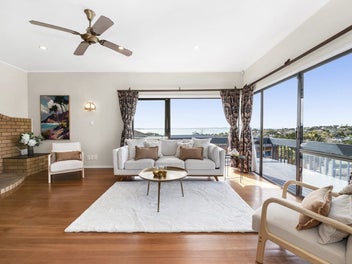 Home & Income With Sea Views In Macleans Zone