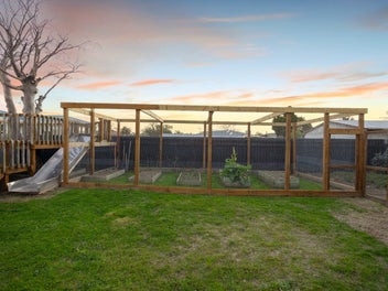 Private Four-Bedroom Home and Family Playground