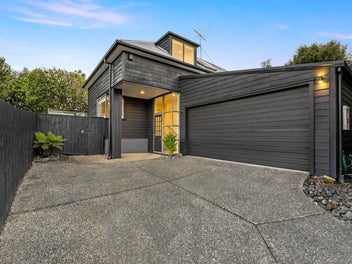 Cedar 3 Bed Townhouse - Vendor Wants Sold!