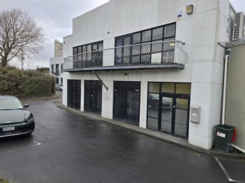 Image 1 of 7