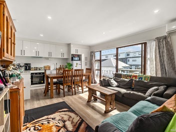 Just Across from Pak'nSave Sunny 3 Bed Brick&Tile