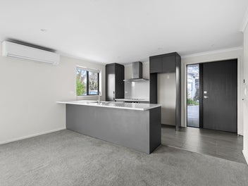 VACANT & READY FOR IMMEDIATE POSSESSION!