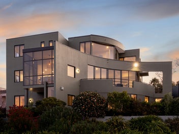 Big Family? 6 Beds, 5 Baths & 4 Living!