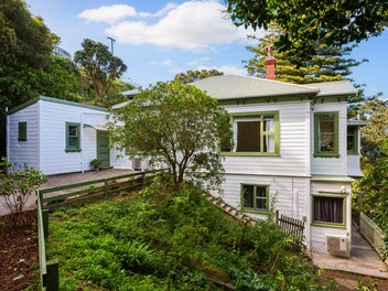 Wadestown Home and Income