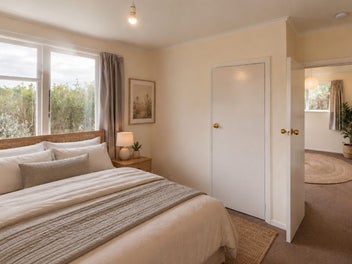Three bedrooms, Two ensuites, Three toilets!