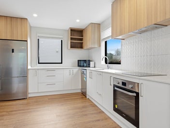 Contemporary Comfort on Edmonds Street!