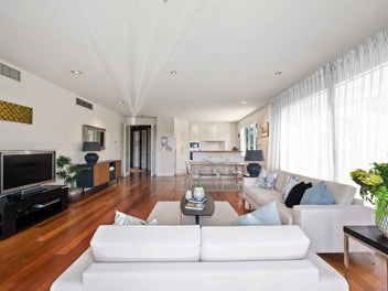 THE ROCKS - BEACHFRONT LIFESTYLE AT ITS FINEST