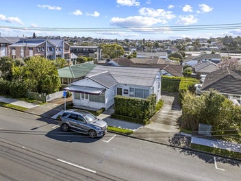 Immaculate Milford Opportunity-Vacant Possession