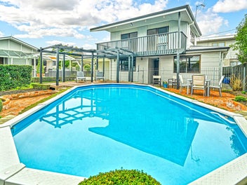 Character, pool and outstanding outbuildings