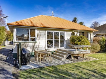 SMALL HOUSE. BIG OPPORTUNITY!