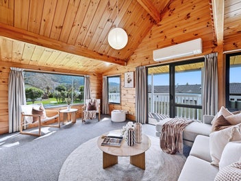 Sunlit Living, Lockwood Style