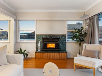 Elevated Freehold: Harbour Views & Potential