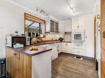 Summerhill Stone Charm with Large Studio