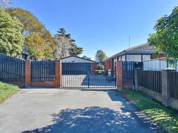 Private Family Living in a Quiet Cul-de-Sac