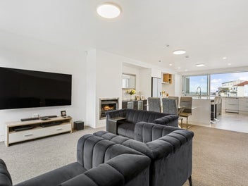 The contemporary cosmopolitan