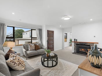 Comfortable family Living in a desirable location!