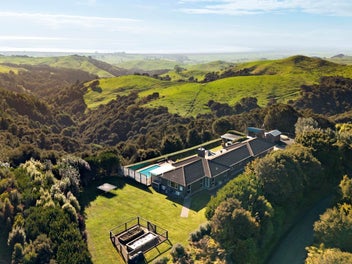 BILLIONAIRE'S BACKYARD WITHOUT THE PRICE TAG