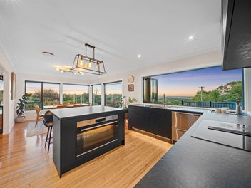 Space, Sun & Pool Fun - Totara Park Home!