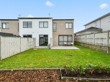 Freehold, modern, brick and weatherboard