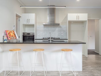 Easy Modern Living - Superb Location