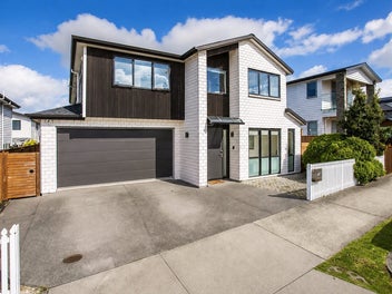 Scott Point Masterpiece - Owner-Built