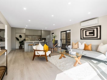 Freestanding, Freehold & Built for Modern Living!