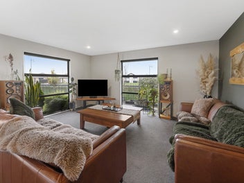 Family Sized Rosemerryn Retreat, Reserve Outlook