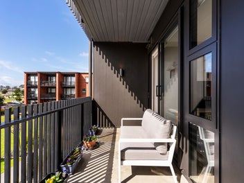 Priced to Sell - Lock Up & Leave Modern Living