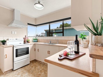 Single level living in a prime location