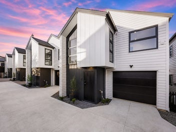 Modern freestanding Living